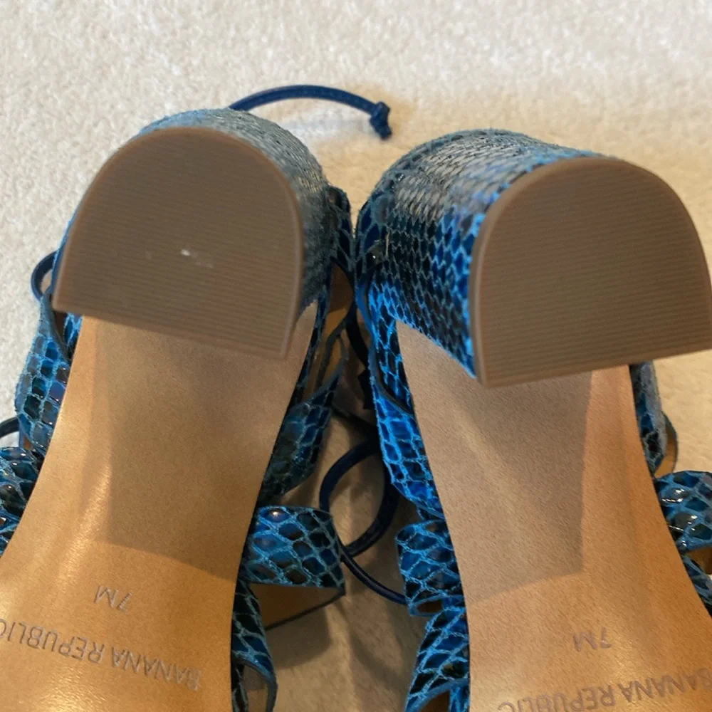 Banana Republic faux blue black snakeskin high heel lace up gladiator sandals 7M